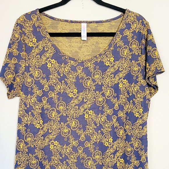 💐 3/$15 Lularoe Blue Tee Shirt Size L - Picture 3 of 3